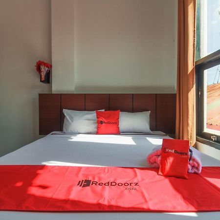 Hotel Reddoorz Near Jalan Sudirman Padang Extérieur photo