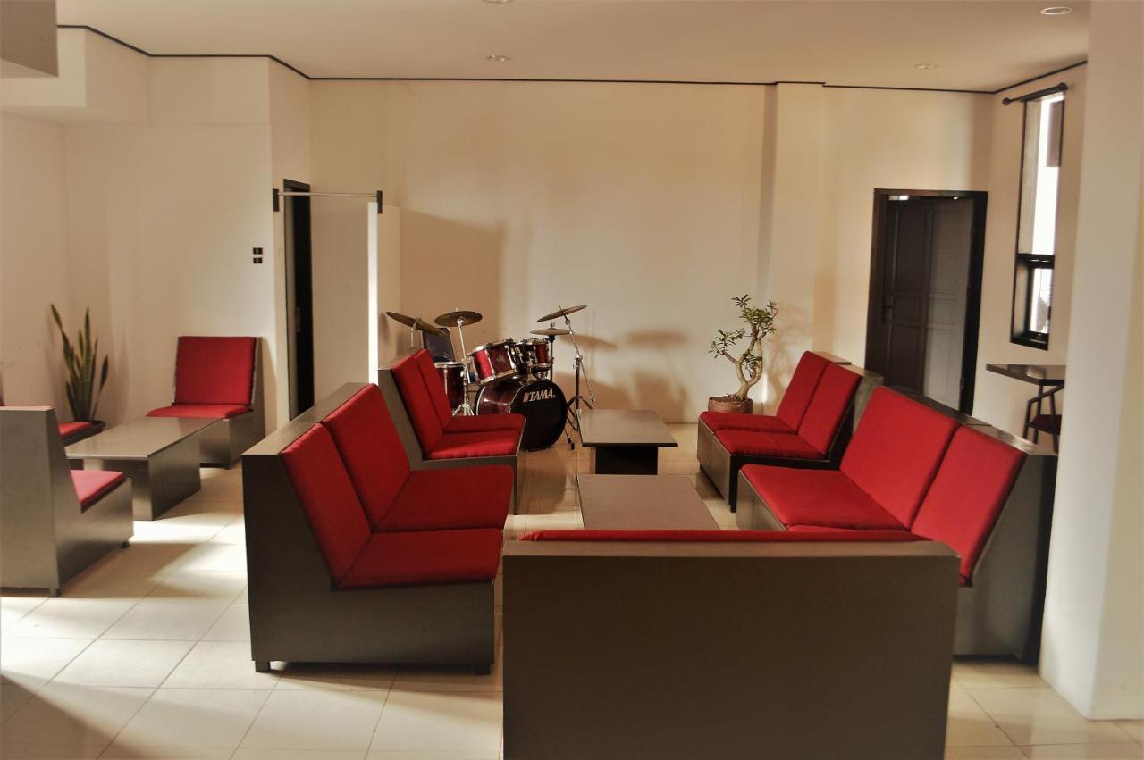 Hotel Reddoorz Near Jalan Sudirman Padang Extérieur photo