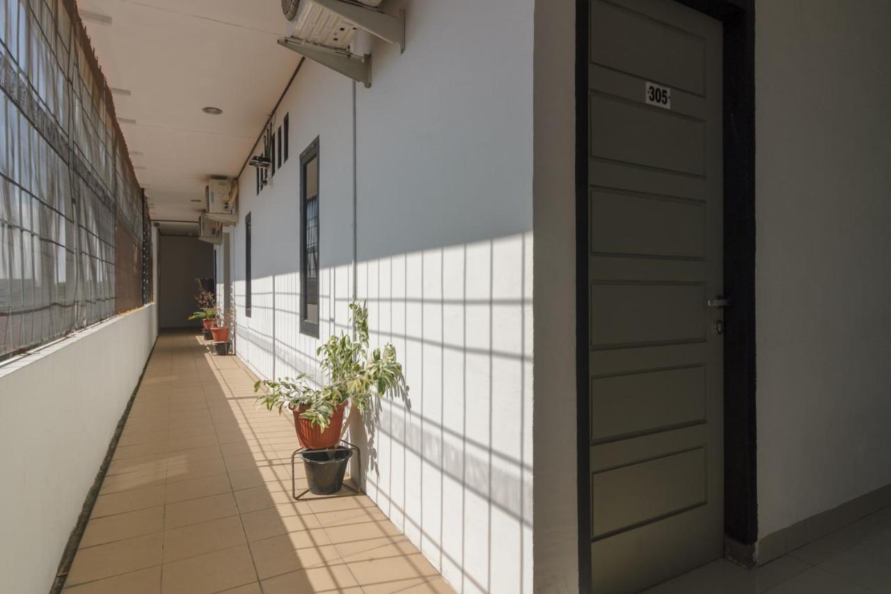 Hotel Reddoorz Near Jalan Sudirman Padang Extérieur photo