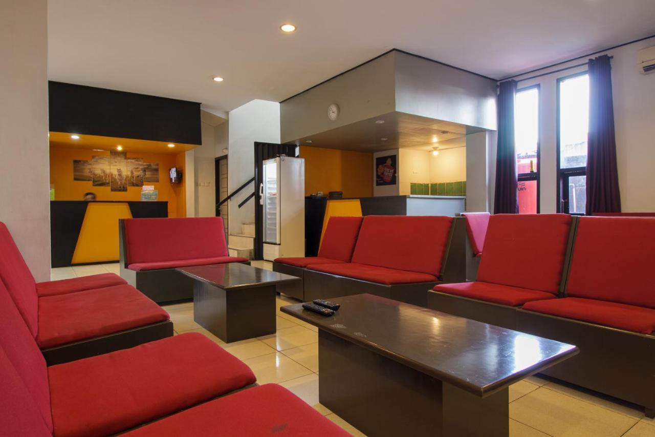 Hotel Reddoorz Near Jalan Sudirman Padang Extérieur photo