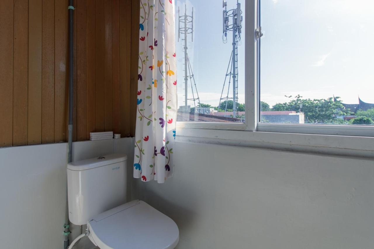 Hotel Reddoorz Near Jalan Sudirman Padang Extérieur photo