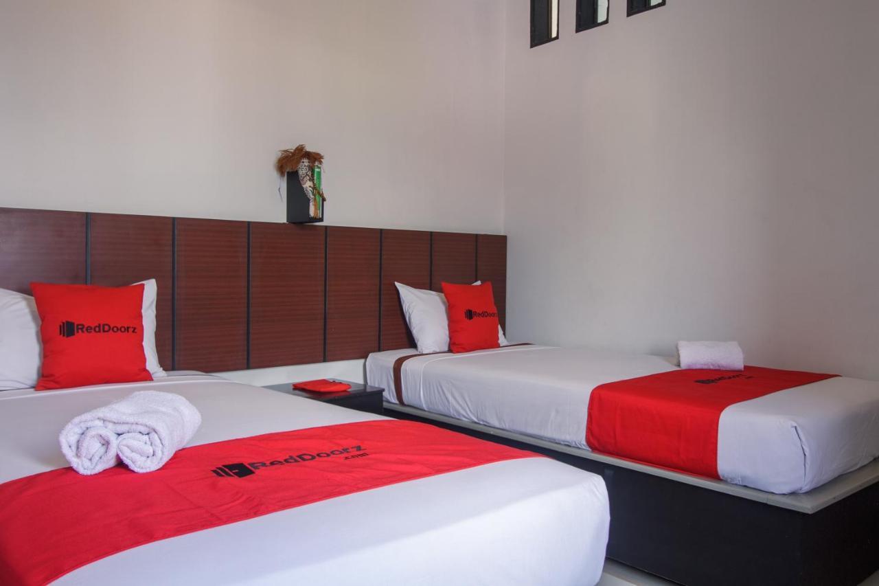 Hotel Reddoorz Near Jalan Sudirman Padang Extérieur photo
