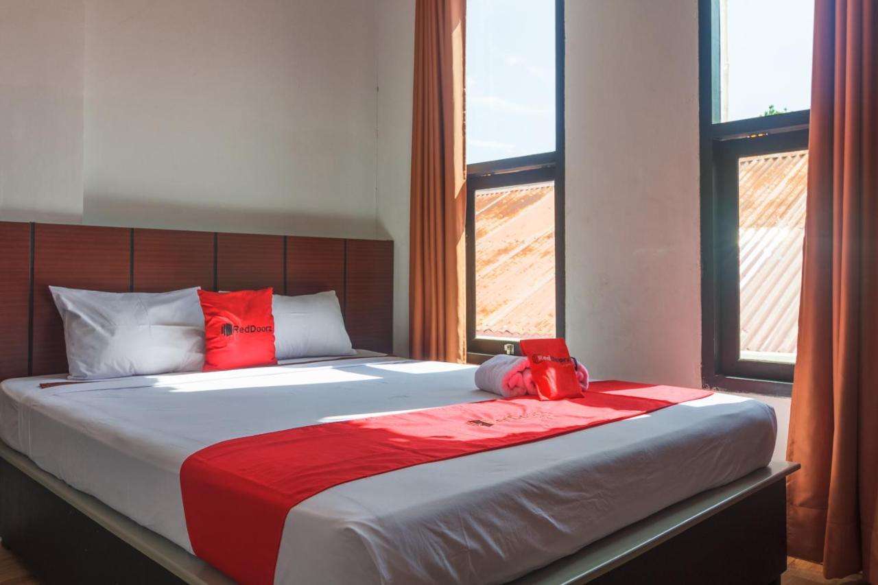Hotel Reddoorz Near Jalan Sudirman Padang Extérieur photo